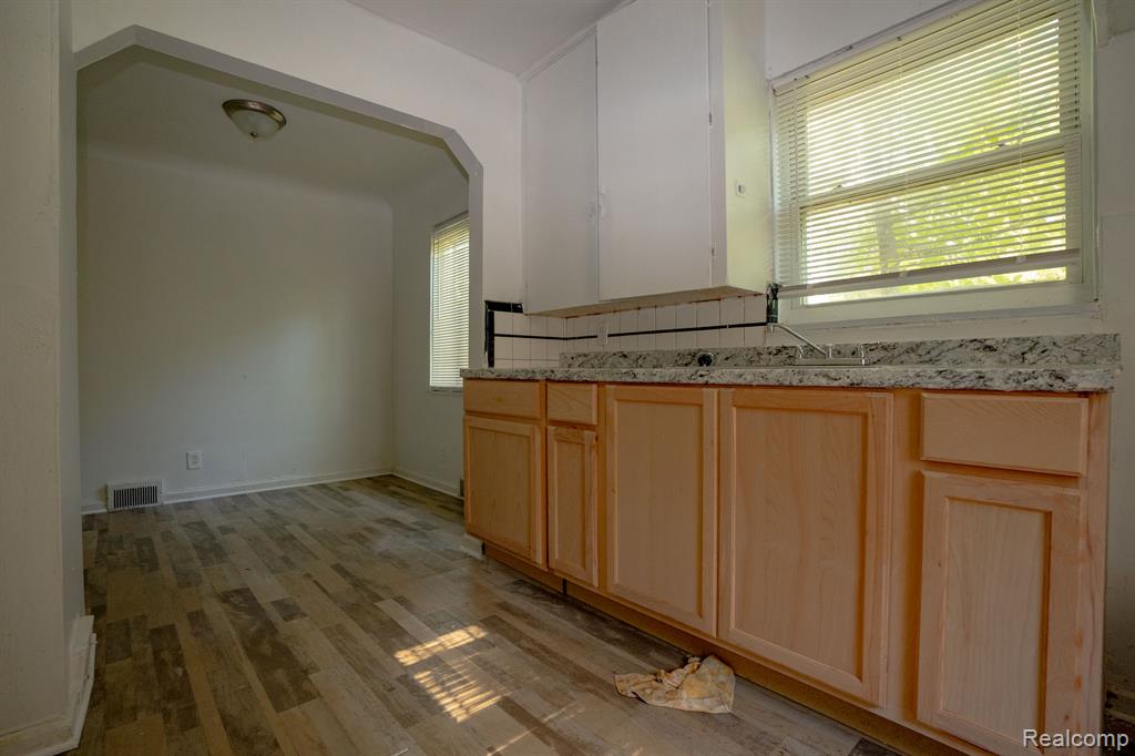 9833 Berkshire Street, Detroit, MI 48224 — Photo 8