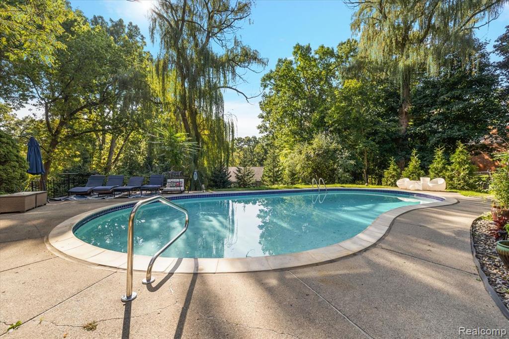 7315 Lindenmere Drive, Bloomfield Hills, MI 48301 — Photo 43