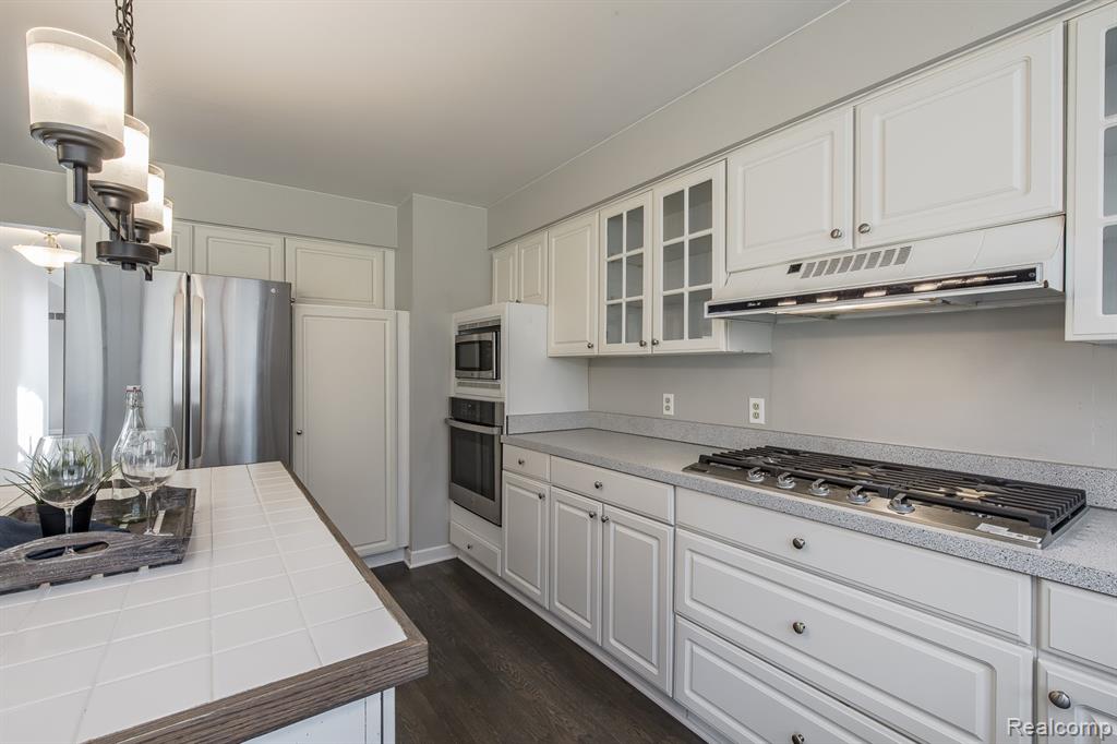 6351 Cherry Tree Court, Rochester Hills, MI 48306 — Photo 23