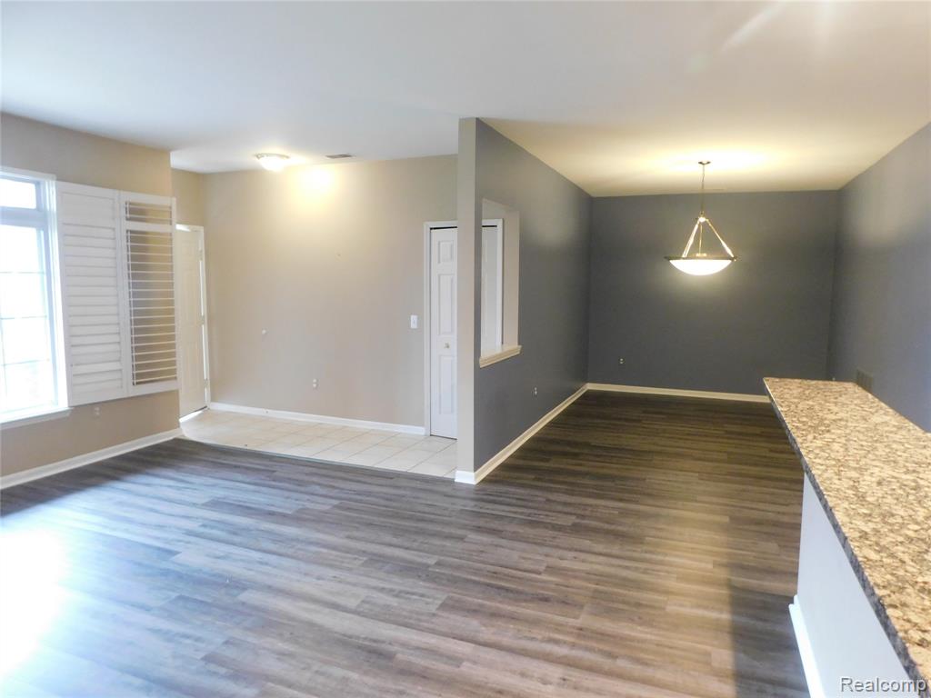 5589 Twin Oaks Drive, Sterling Heights, MI 48314 — Photo 7