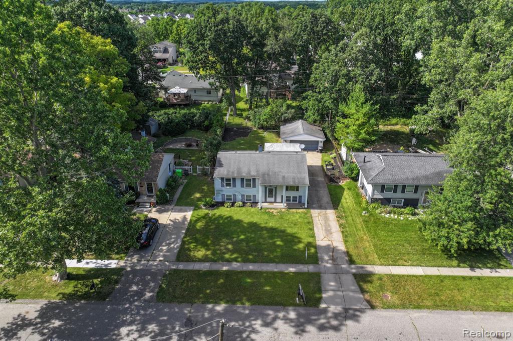 631 NORCHESTER Street, South Lyon, MI 48178 — Photo 33