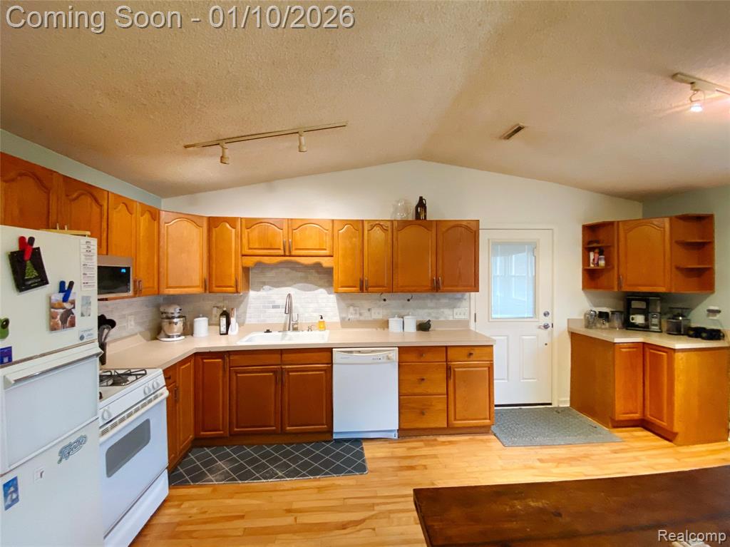 2045 Birch Street, Hartland, MI 48353 — Photo 15