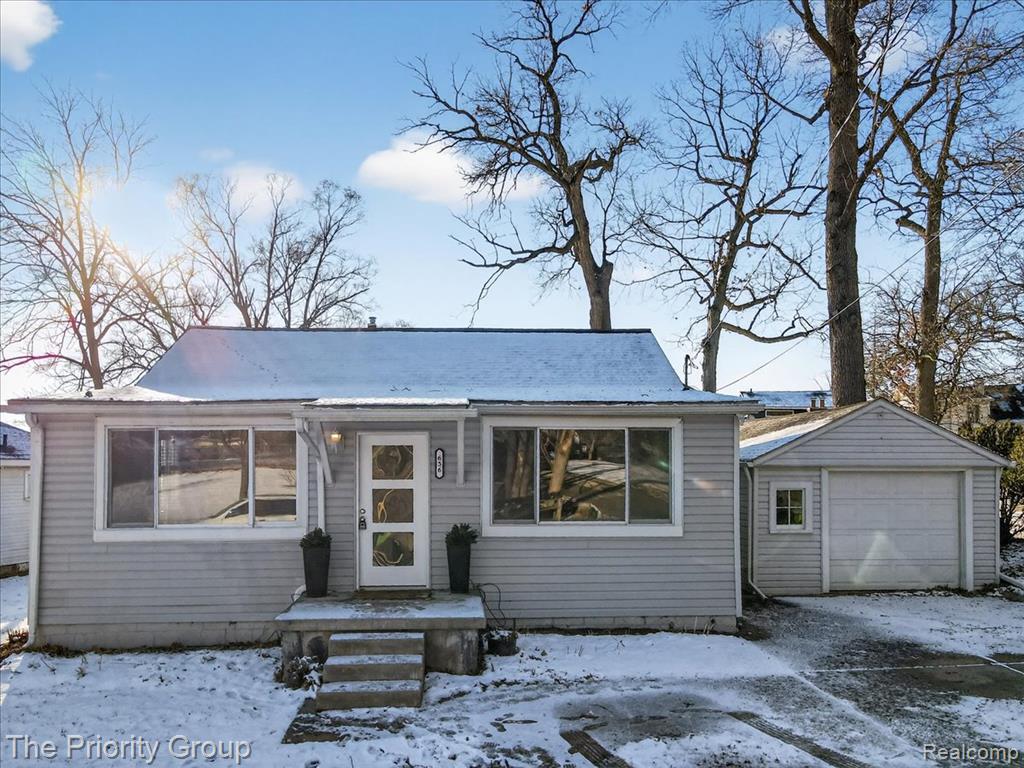 636 Lakeview Drive, White Lake, MI — Photo 2