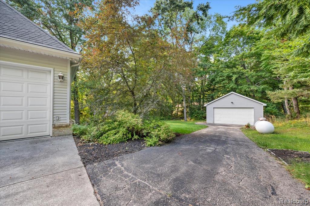8808 Big Lake Road, Clarkston, MI — Photo 25