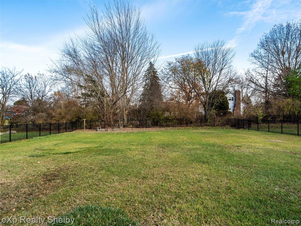49088 Lehr Drive, Macomb, MI 48044 — Photo 37