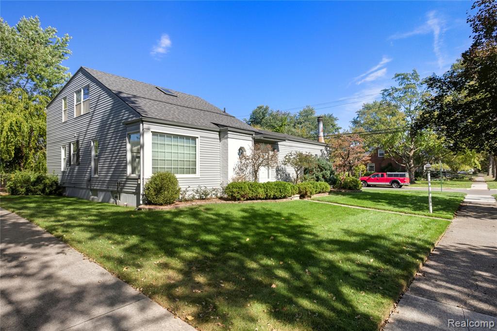 10404 Hart Avenue, Huntington Woods, MI — Photo 3