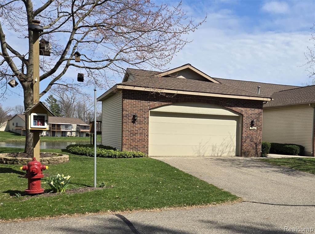 7044 Springtree Lane SW, Grand Rapids, MI 49548 — front exterior