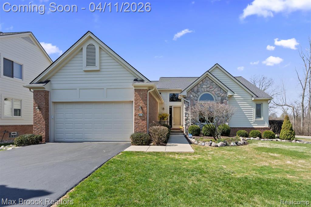 5010 Lake Vista Drive, West Bloomfield, MI 48323 — front exterior