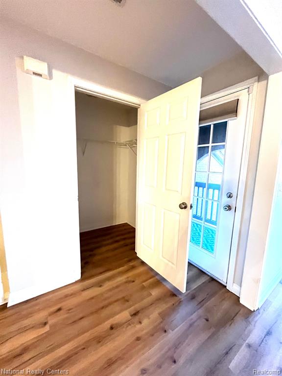 28071 CARLTON WAY Drive, Novi, MI 48377 — Photo 16