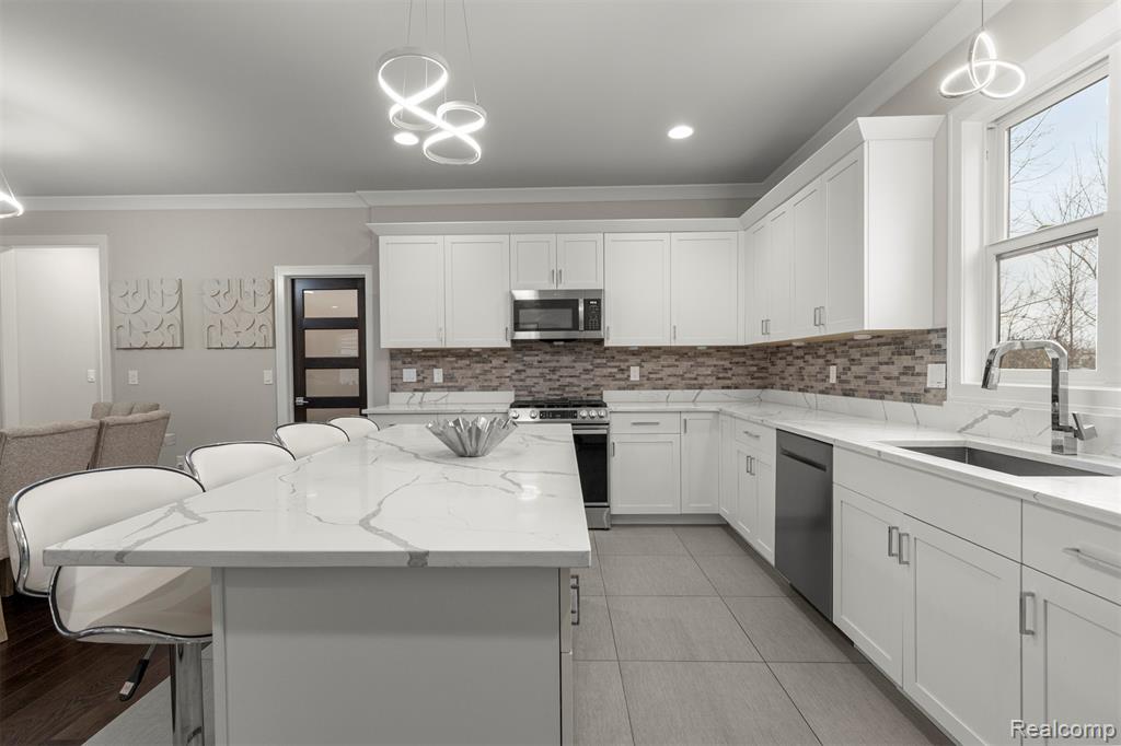 8615 Greendale Drive, Sterling Heights, MI 48312 — Photo 20