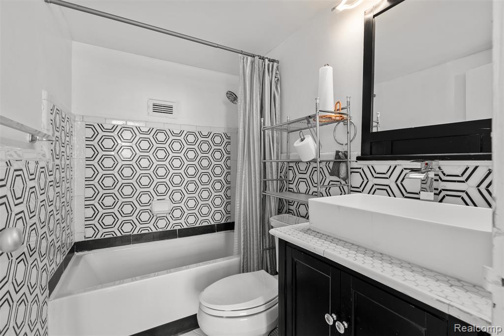 8900 E Jefferson Avenue, 605, Detroit, MI 48214 — Photo 11