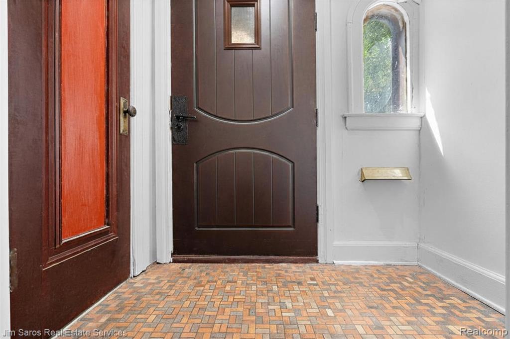 9417 E OUTER Drive - Photo 4