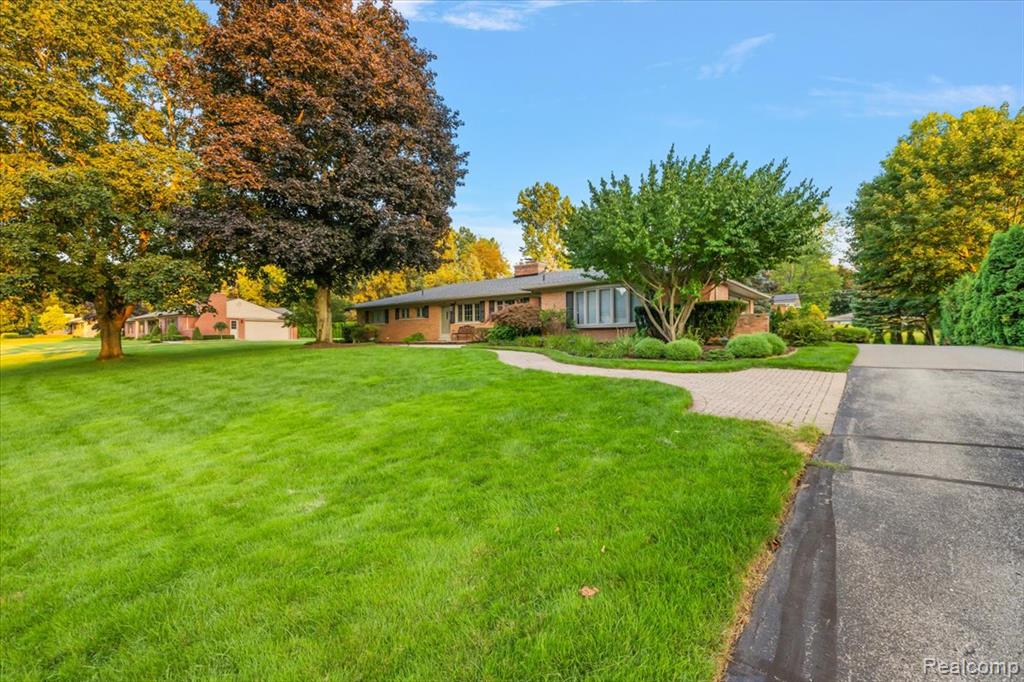 960 N Reading Road, Bloomfield Hills, MI 48304 — Photo 2