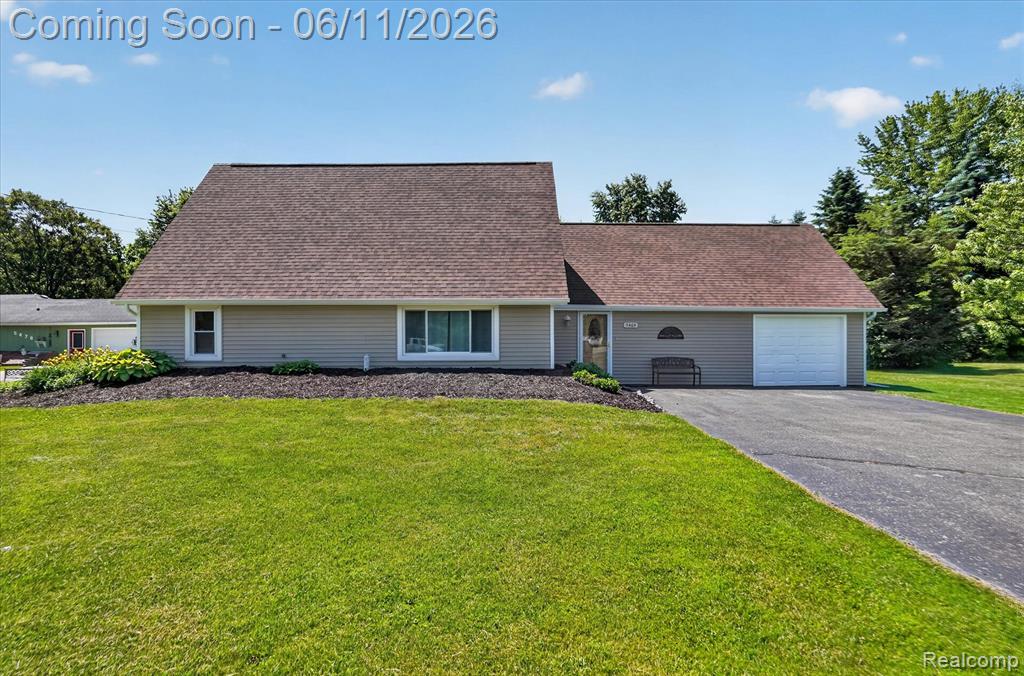 5464 E Maple Avenue, Grand Blanc, MI 48439 — Photo 2