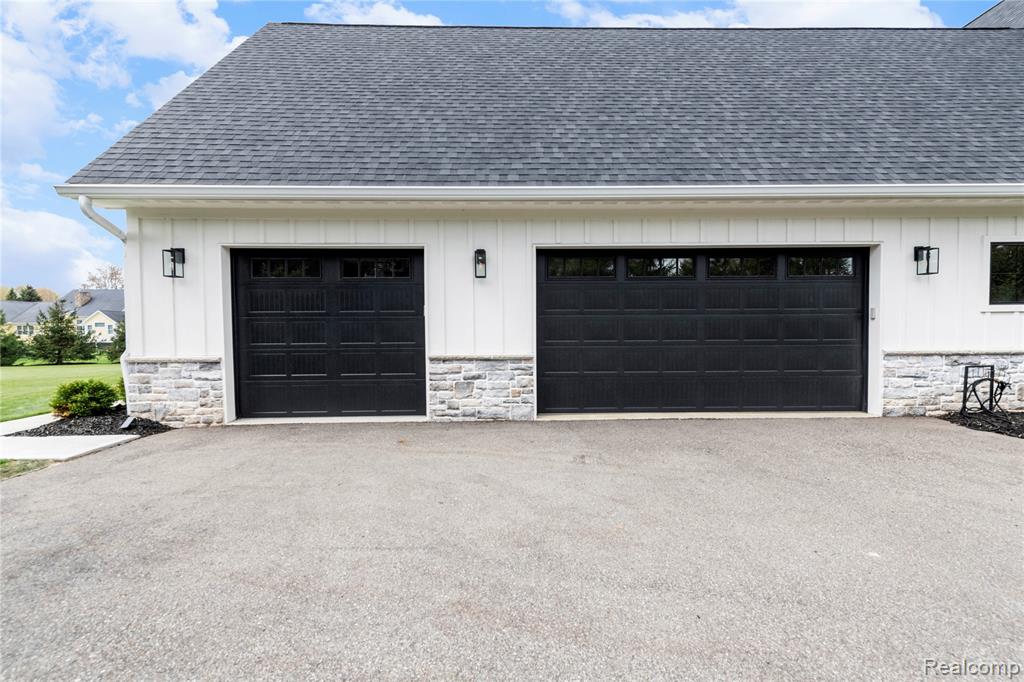 8439 Holcomb Road, Clarkston, MI 48348 — Photo 16