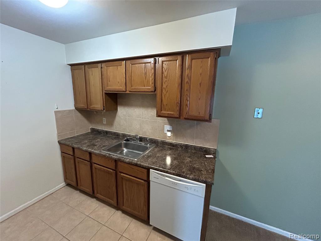 34650 Clarkson Drive W, 43, Fraser, MI 48026 — Photo 4