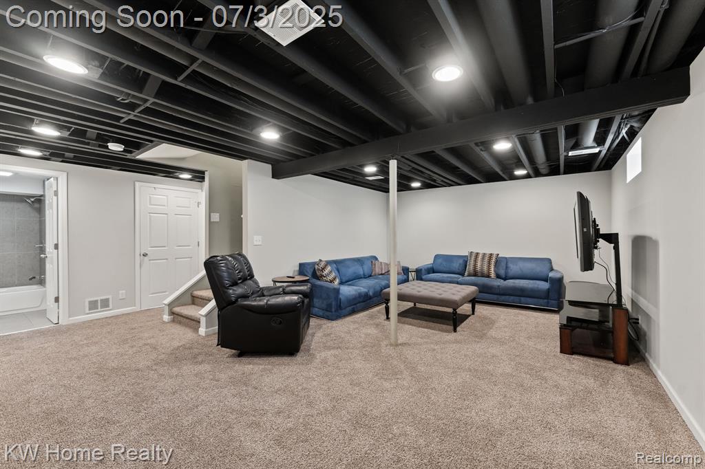 5575 Berkley Drive, Waterford, MI 48327 — Photo 19