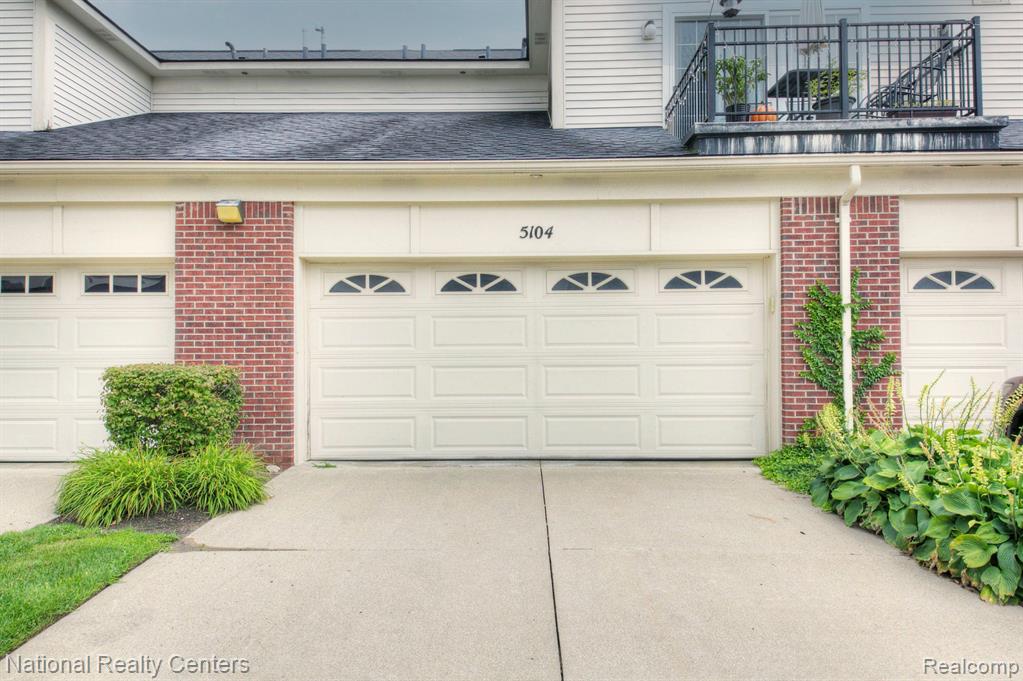 5104 TAMARA Circle, Walled Lake, MI 48390 — Photo 23