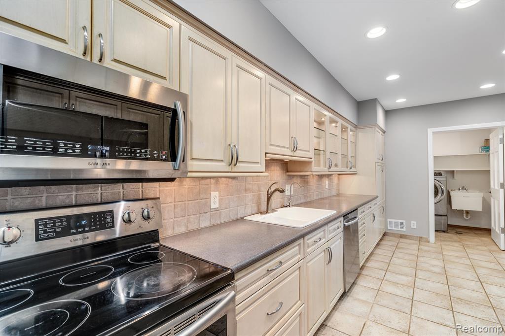 43000 12 OAKS CRESCENT Drive, 3022, Novi, MI 48377 — Photo 12