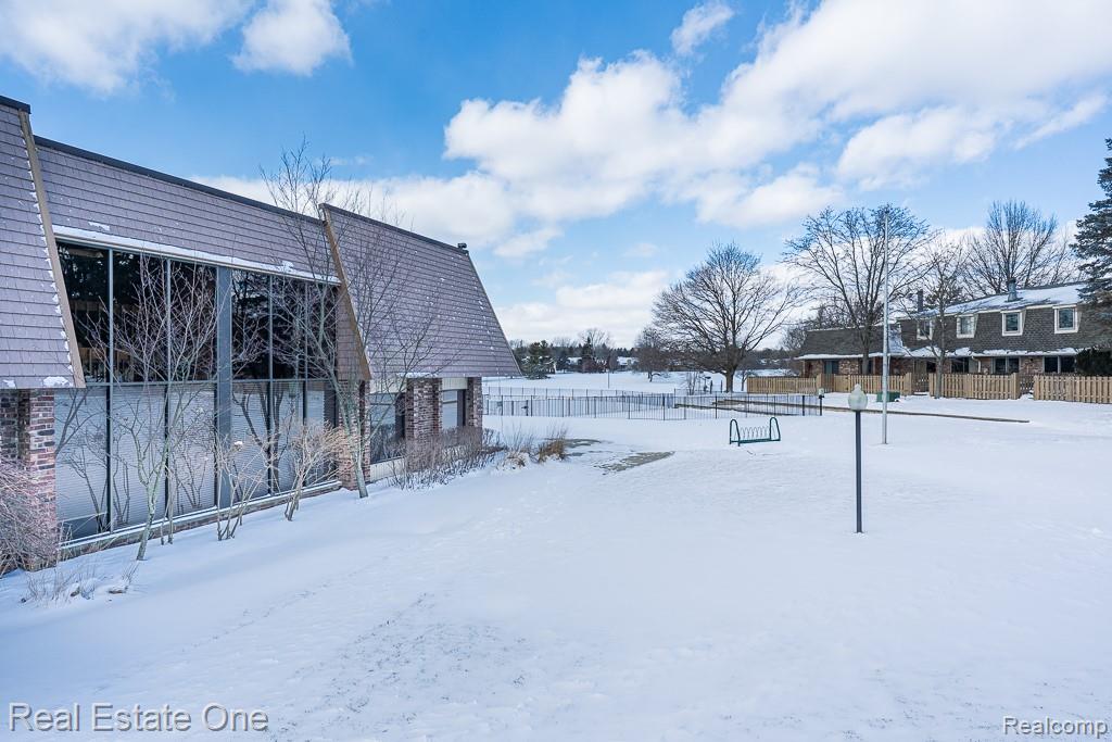 5075 Buckingham Drive, Troy, MI 48098 — Photo 7