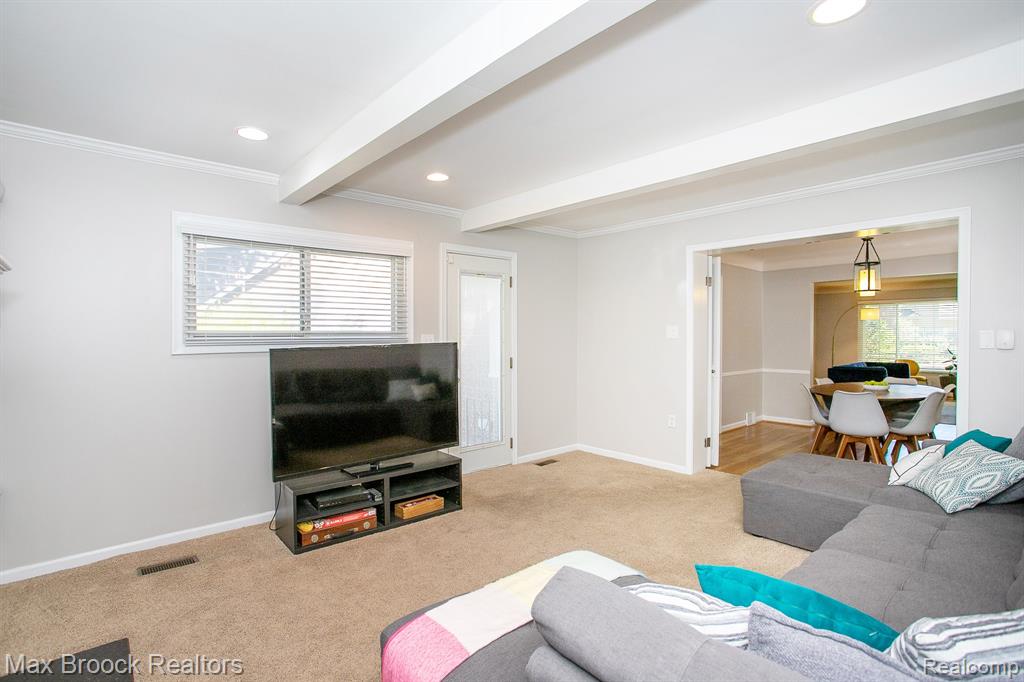 26015 ALLOR Avenue, Huntington Woods, MI — Photo 14