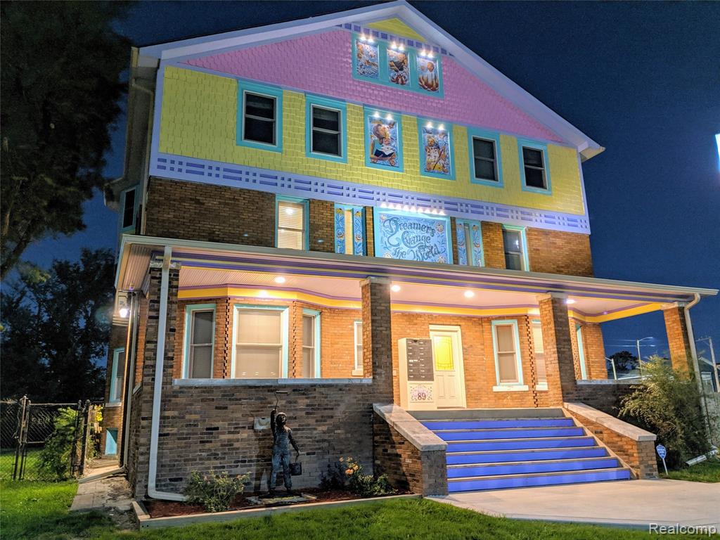 89 E EDSEL FORD FWY, Detroit, MI, 48202