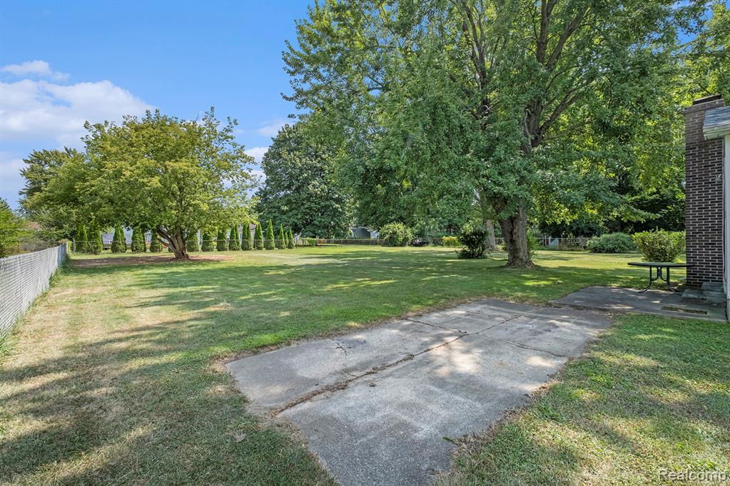 4147 Carmanwood Drive, Flint, MI 48507 — Photo 21