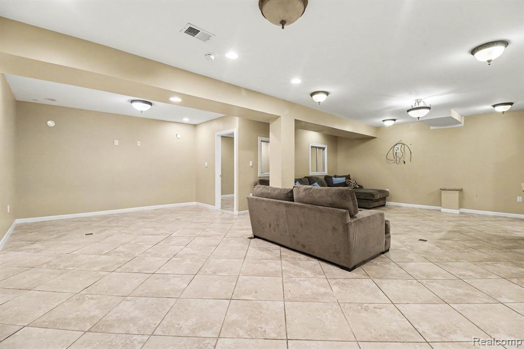 6929 Dakota Drive, Troy, MI 48098 — Photo 37