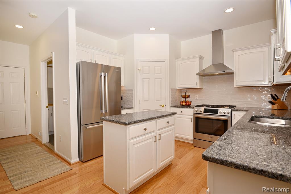 8284 BROOKSTONE Lane, Clarkston, MI 48348 — Photo 11