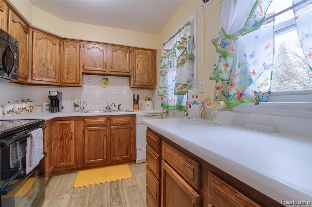 9078 BROOKLINE Avenue, Plymouth, MI 48170 — Photo 7