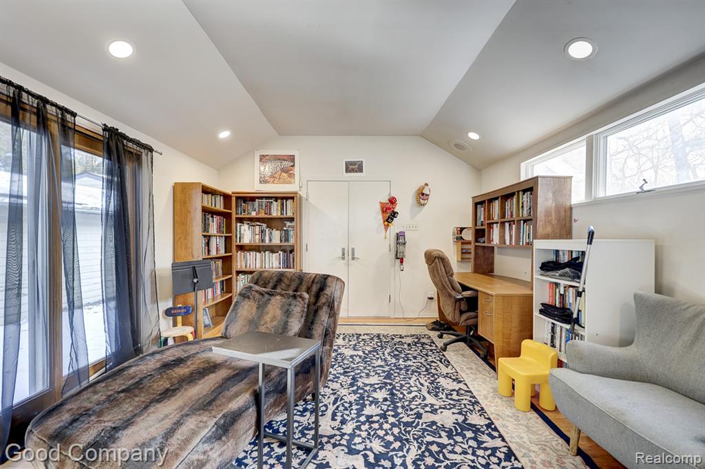 19 Oakdale Boulevard, Pleasant Ridge, MI — Photo 27