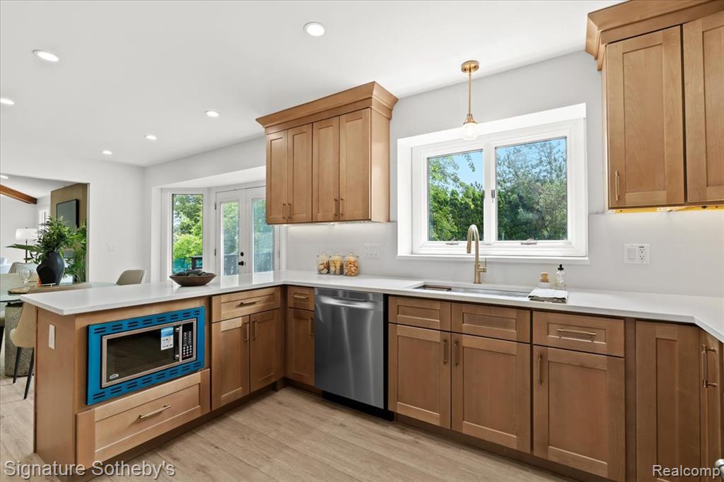 40526 Woodside Drive, Clinton Twp, MI 48038 — Photo 18