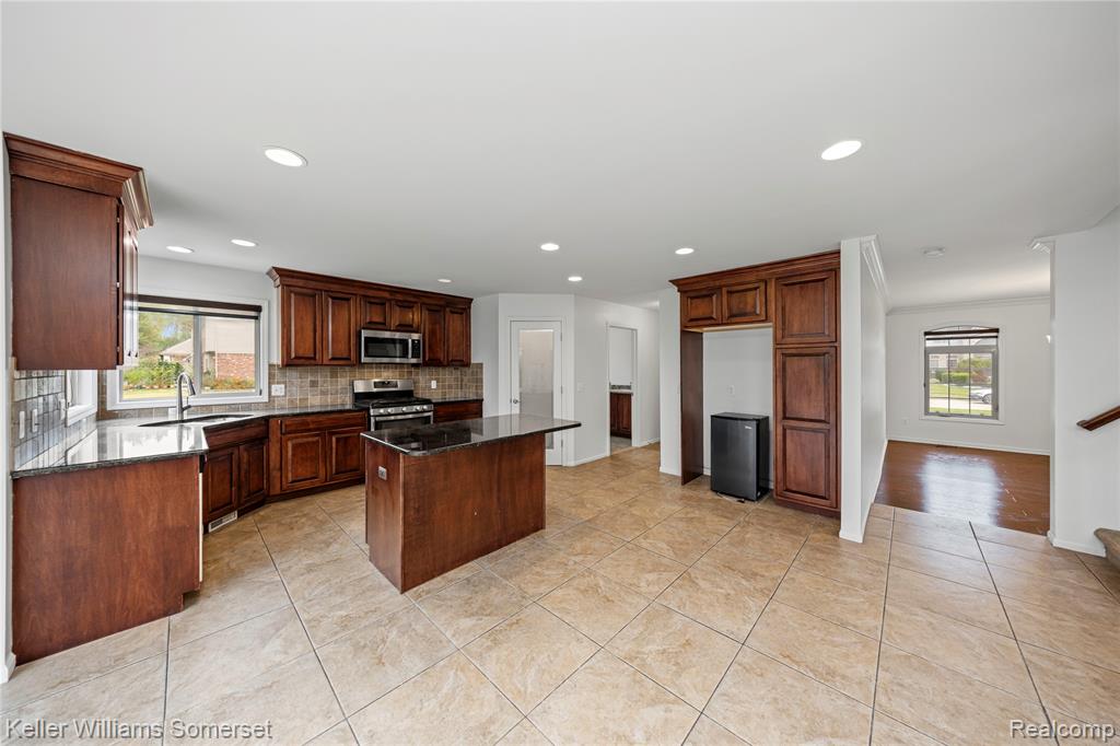 55257 Breton Woods Drive, Macomb, MI 48042 — Photo 21
