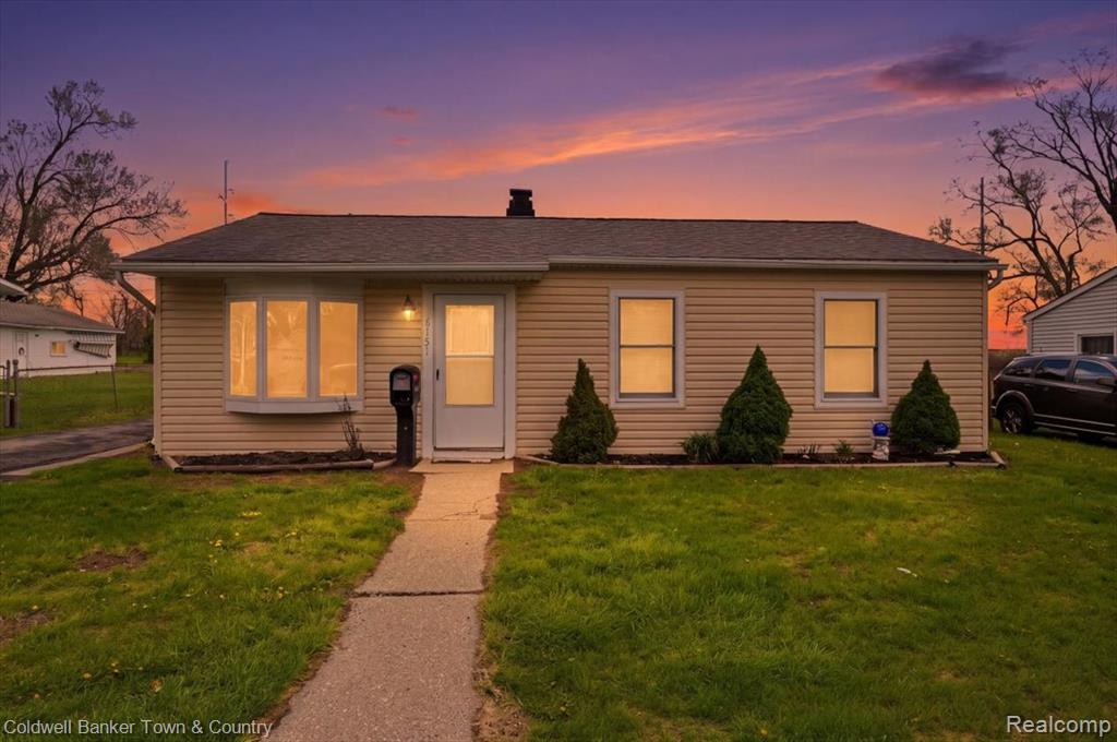 6151 Stephen, Brighton, MI 48116 — front exterior