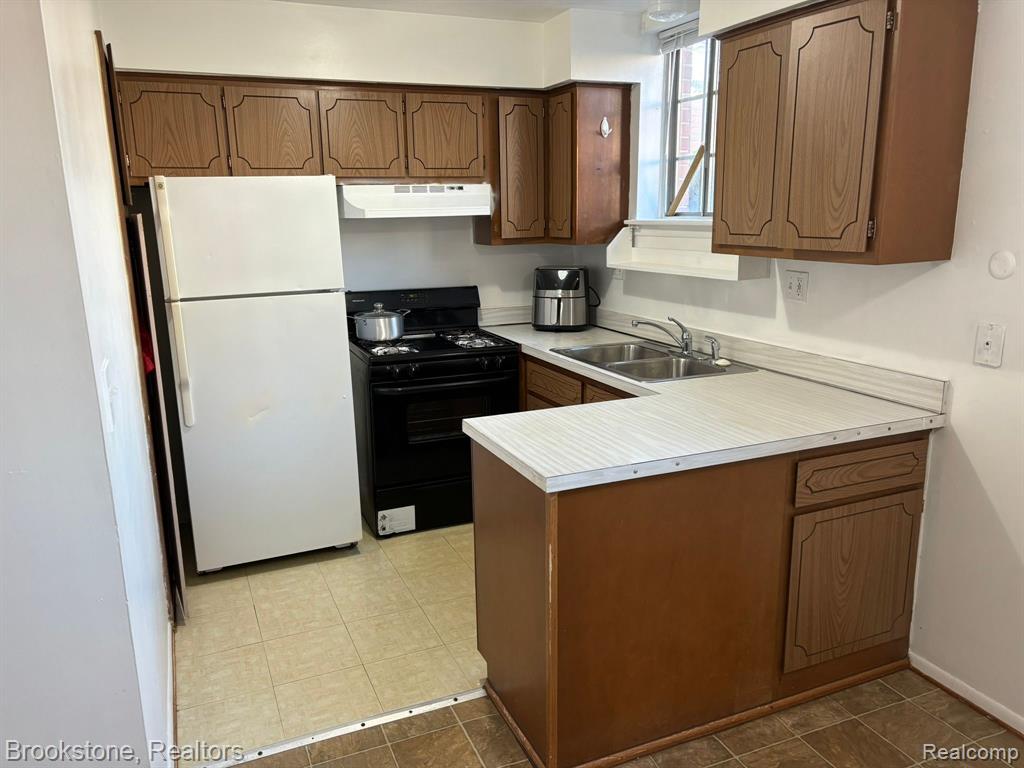 8219 DENWOOD Drive, Sterling Heights, MI 48312 — Photo 11