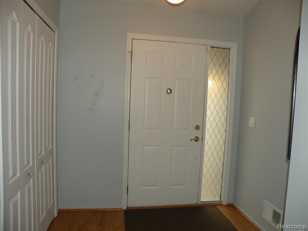 36564 DEERHURST Court, Westland, MI — Photo 12