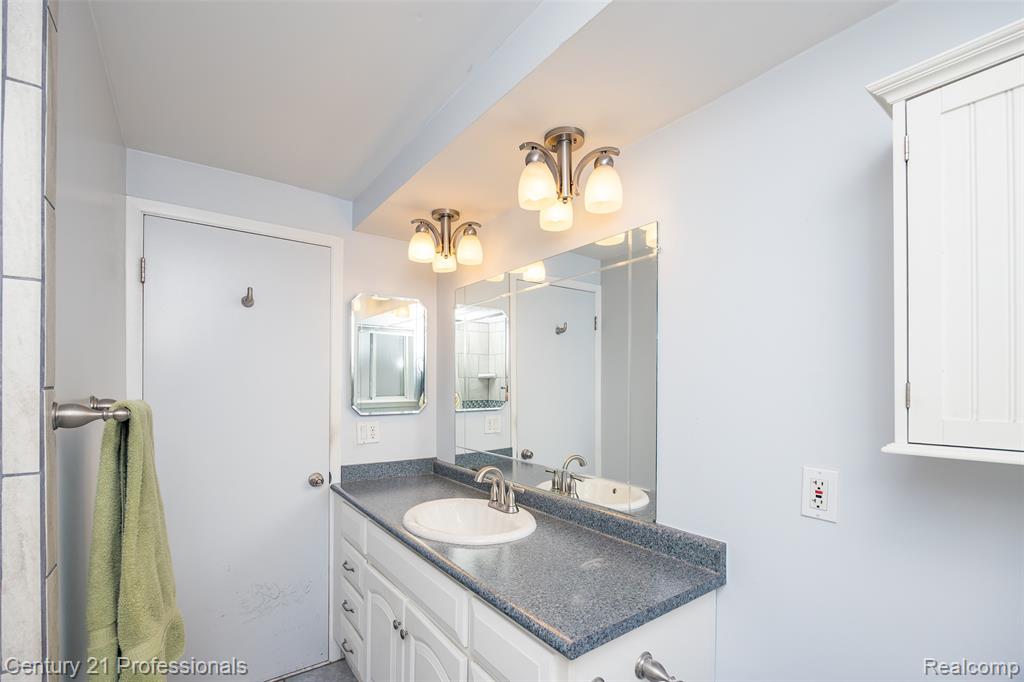 4939 Duchess Drive, Sterling Heights, MI 48310 — Photo 13