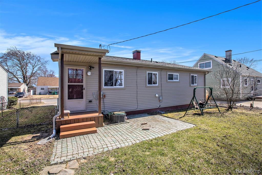 1163 FALL RIVER Road, Ypsilanti, MI 48198 — Photo 14