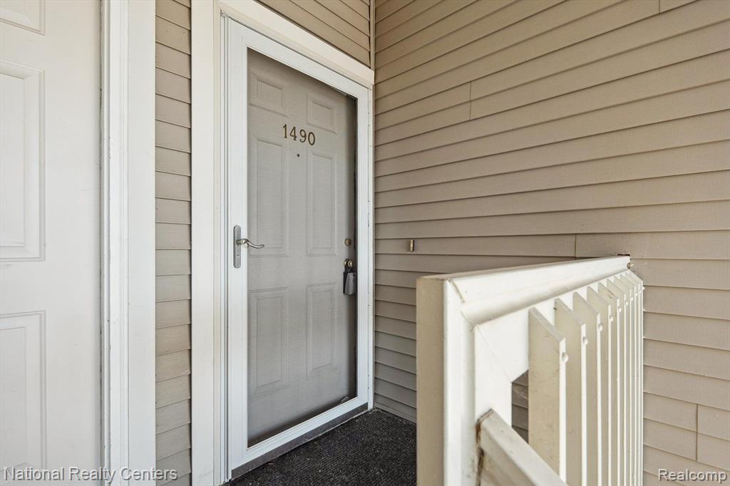 1490 FOX POINTE Circle, Ann Arbor, MI 48108 — Photo 4