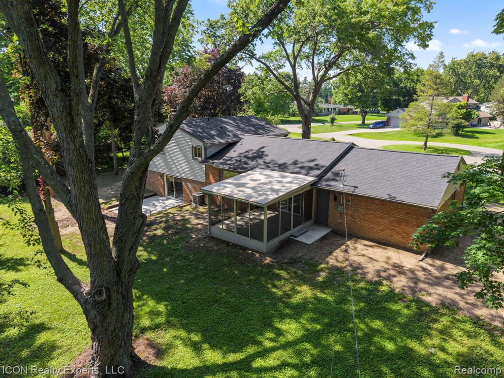4089 Aberdeen Court, West Bloomfield, MI 48323 — Photo 52