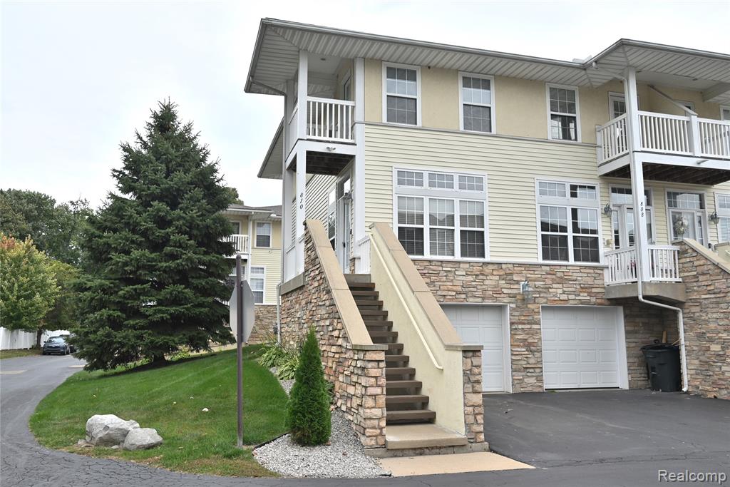 810 Catalina Cove, Luna Pier, MI 48157 — front exterior