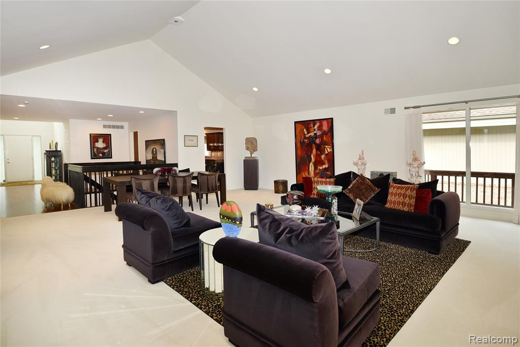 6536 Pleasant Lake Court, West Bloomfield, MI — Photo 9