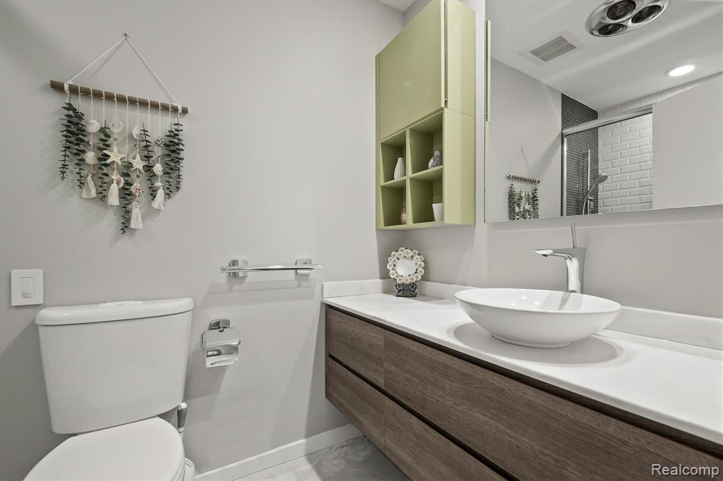 7371 Lindenmere Drive, Bloomfield Hills, MI 48301 — Photo 29