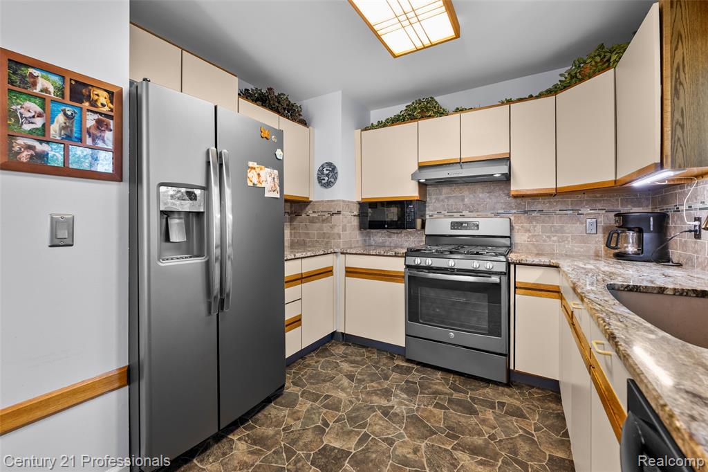 5135 Virgie Lane, West Bloomfield, MI 48324 — Photo 13