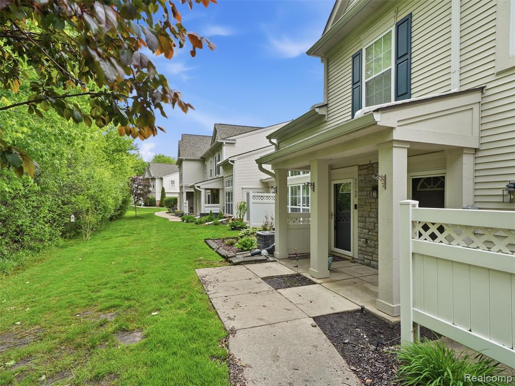 25758 S Maritime Circle S, Harrison Township, MI — Photo 25