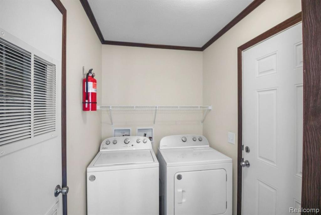 29400 Meadow, Gibraltar, MI — Photo 9
