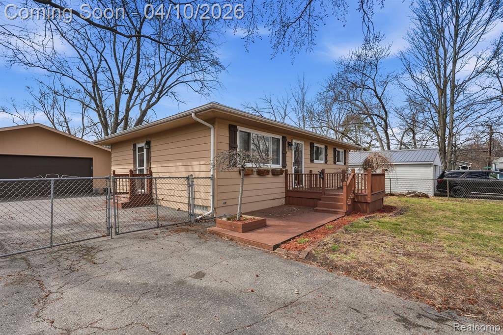 7039 Lapham, Waterford, MI 48329 — Photo 2