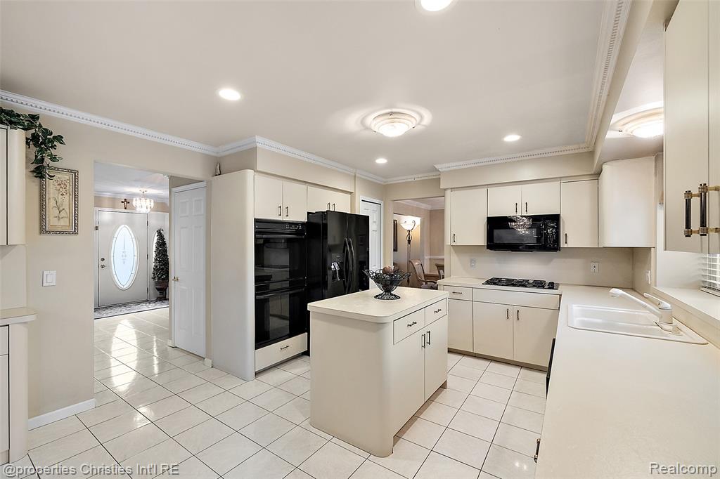 43159 La Bouquet Court, Sterling Heights, MI 48314 — Photo 27