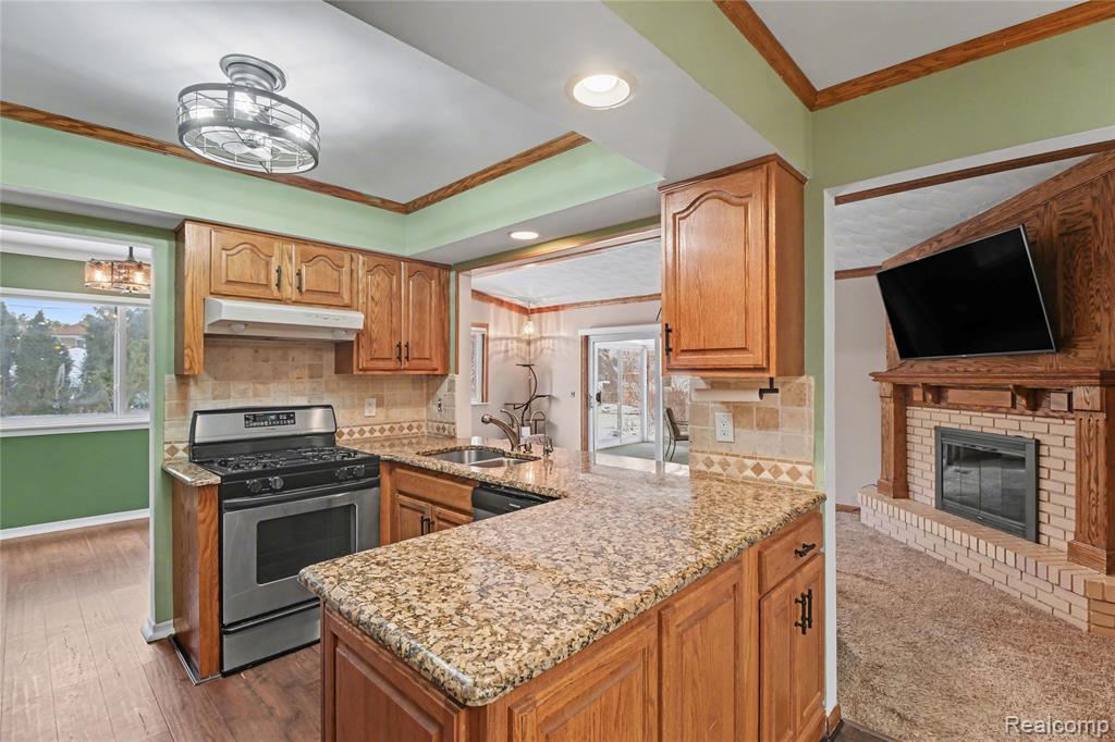 5597 Leafwood Drive, Commerce Twp, MI 48382 — Photo 8