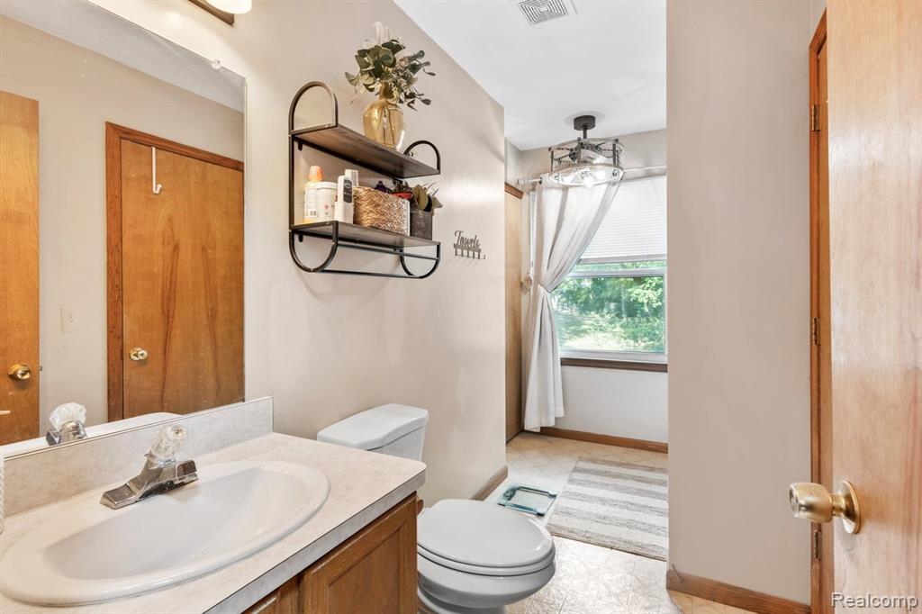 6550 Avon Drive, Brighton, MI 48116 — Photo 23